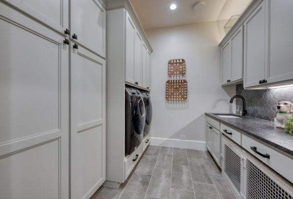 Luxury Home Laundry Room & Folding Counter South Central TX G. Morris Homes